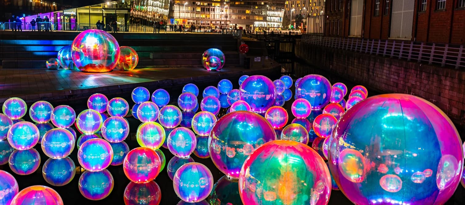 Bubble slighting up on the ground